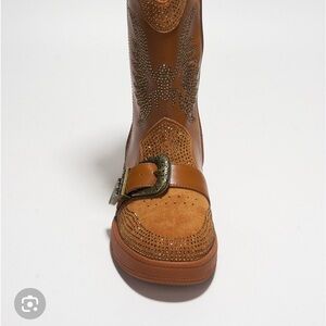 Elegant Tan Heeled Boots for Women